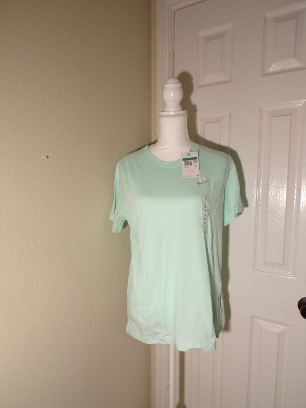 Nike Sportswear Kids' Classic Logo Tee – Mint Green – Size XL (Kids)